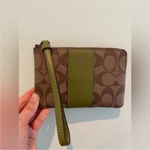 ⭐️ Brand New Coach wallet